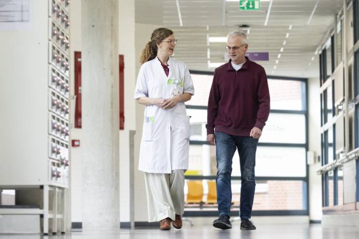 Rudi Joling met internist Marleen Duizer