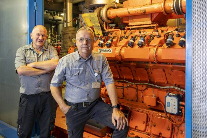 Medewerkers van de technische dienst in het SKB