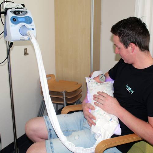 Pasgeboren baby’s met geelzucht eerder naar huis dankzij fototherapie thuis Pasgeboren baby’s met geelzucht eerder naar huis dankzij fototherapie thuis