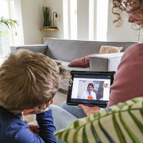 Makkelijk en veilig digitaal contact met uw zorgverlener of polikliniek via de gratis app BeterDichtbij Makkelijk en veilig digitaal contact met uw zorgverlener of polikliniek via de gratis app BeterDichtbij